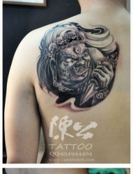 男性后肩背超酷的金刚护法神纹身图片