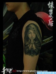 手臂一张经典流行的圣母纹身图片