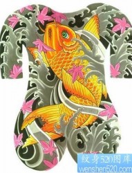 满背彩色鲤鱼纹身图案