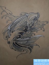 一张大气的鲤鱼纹身图案