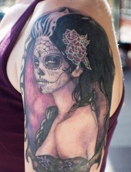 女性手臂一款个性女性纹身