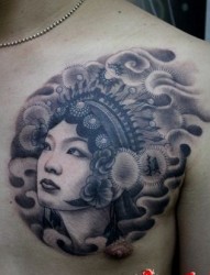 胸部一张古典美女花旦纹身图片