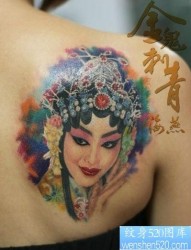 美女背部漂亮的美女花旦纹身图片