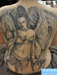 一张男生满背漂亮的美女纹身图片
