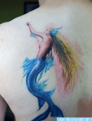 背部精美漂亮的美人鱼纹身图片