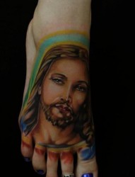 女人脚背彩色耶稣肖像纹身图片