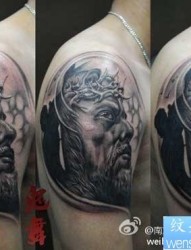 手臂一张黑灰耶稣肖像纹身图片