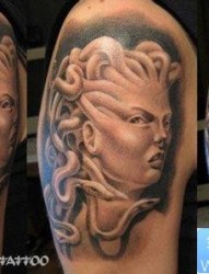 手臂帅气流行的美杜莎纹身图片