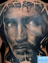 经典的男生背部满背耶稣纹身图片