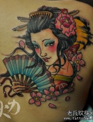 后背唯美漂亮的美女艺妓纹身图片