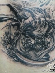 腰部超酷的冥王哈迪斯纹身图片