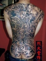男生背部超帅的满背二郎神纹身图片