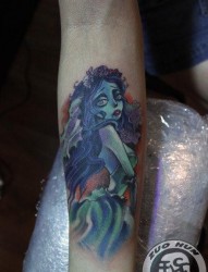 手臂一张经典的僵尸新娘纹身图片