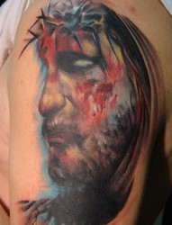 一张受难经典的耶稣肖像纹身图片