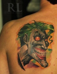 后背肩背经典邪恶的一张小丑纹身图片