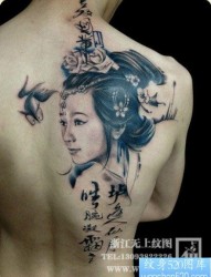 男性后肩背前卫漂亮的古典美女纹身图片