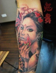 手臂漂亮的一张美女肖像纹身图片