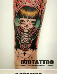 手臂前卫可爱的小女孩纹身图片