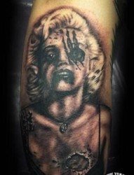 一张另类很酷的僵尸版玛丽莲梦露纹身图片