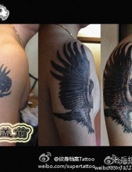 手臂霸气前卫的老鹰纹身图片
