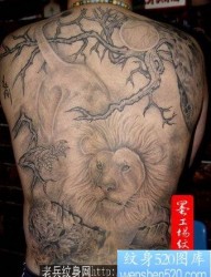 狮子纹身图片：超霸气满背狮子纹身图案