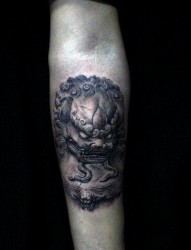 手臂一张超酷的石狮子纹身图片