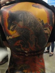 狼纹身作品：满背彩色狼狼头纹身图案