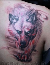 背部凶悍的一幅狼头纹身作品