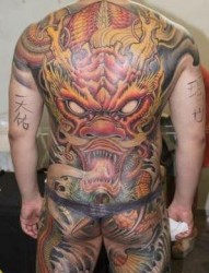 背部男生喜欢的霸气的满背龙纹身图片