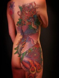 女性背部侧腰到臀部好看的彩色凤凰纹身图片