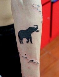 手臂图腾大象纹身图片