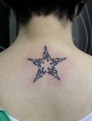 一幅女人喜欢的图腾五角星纹身图片