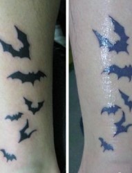 腿部图腾蝙蝠纹身图片