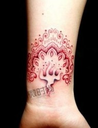 女孩子手臂印度风格图腾纹身图片