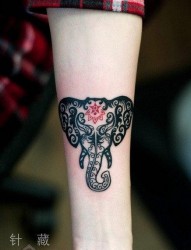 女人手臂好看的图腾大象纹身图片