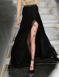 时尚潮流的一幅图腾藤花纹身图片