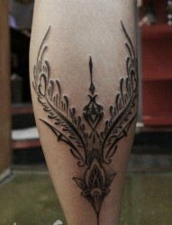 腿部唯美漂亮的花图腾纹身图片