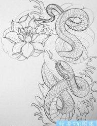 潮流很帅的一幅半甲蛇纹身手稿线稿