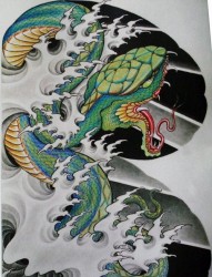 推荐一幅传统纹身图片之潮流超酷的半甲蛇浪花纹身手稿图片