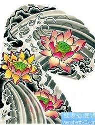 日本日式一幅经典的传统半胛莲花浪花纹身图片