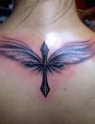 背部纹身图片：后背十字架翅膀纹身图片作品