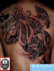 背部神兽貔貅纹身图片
