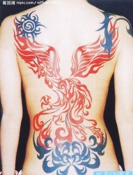 性感的女性背部红色图腾纹身图片作品欣赏