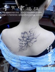 女人背部好看唯美的黑灰莲花纹身图片