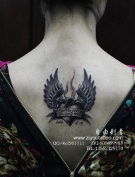 女人背部好看唯美的爱心翅膀纹身图片
