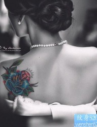 美女背部好看的玫瑰花与钻石纹身图片