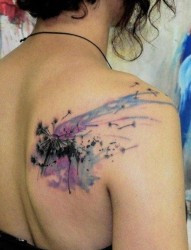 女人肩膀潮流流行的蒲公英纹身图片
