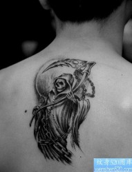 纹身520图库推荐一幅背部死神纹身图片