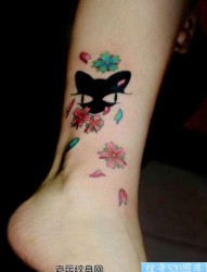 美女腿部猫咪樱花纹身图片