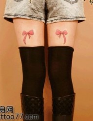 美女腿部彩色蝴蝶结纹身图片